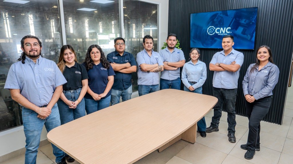 Equipo de atención a clientes de CNC Industrial